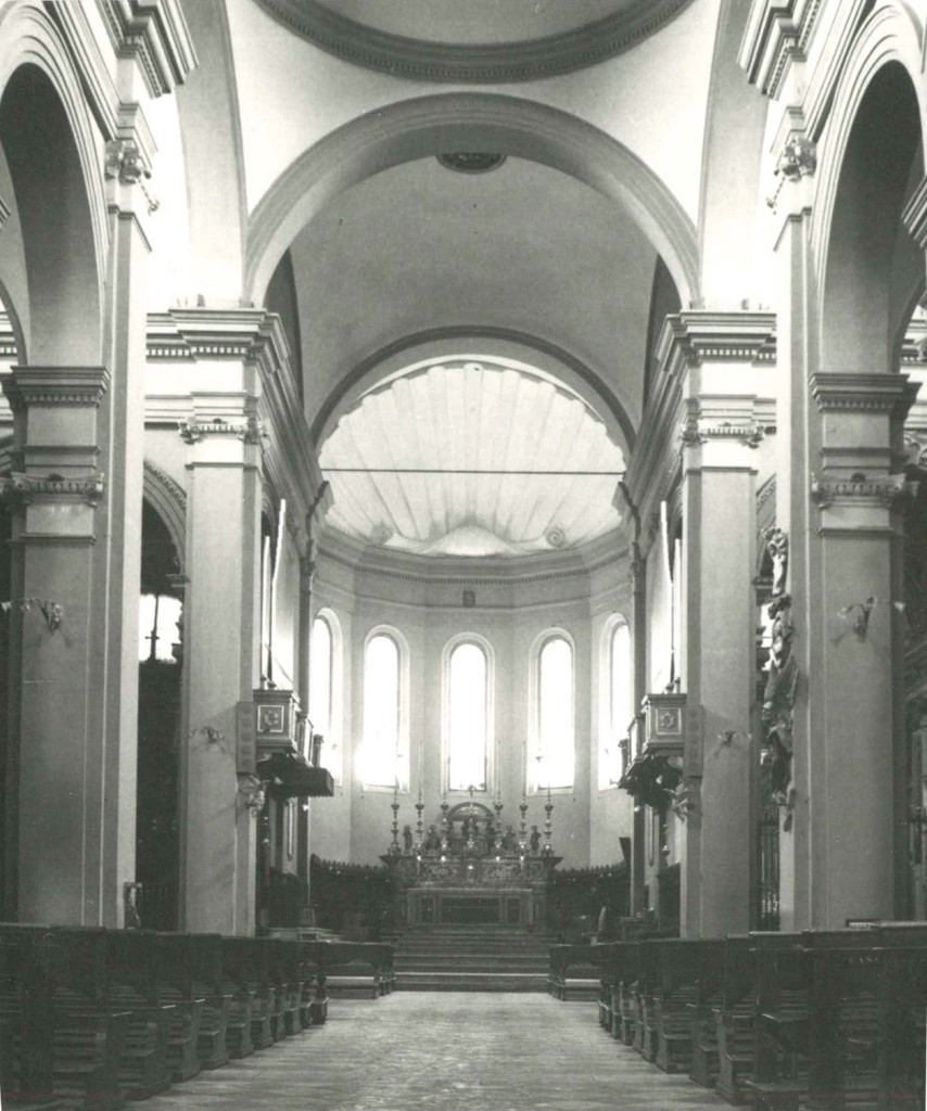 Figg. 3-4 – Vedute del presbiterio della cattedrale di Faenza prima del Concilio Ecumenico Vaticano II