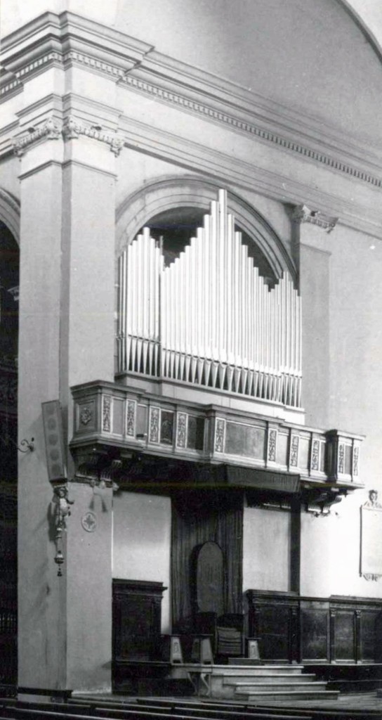 Figg. 3-4 – Vedute del presbiterio della cattedrale di Faenza prima del Concilio Ecumenico Vaticano II
