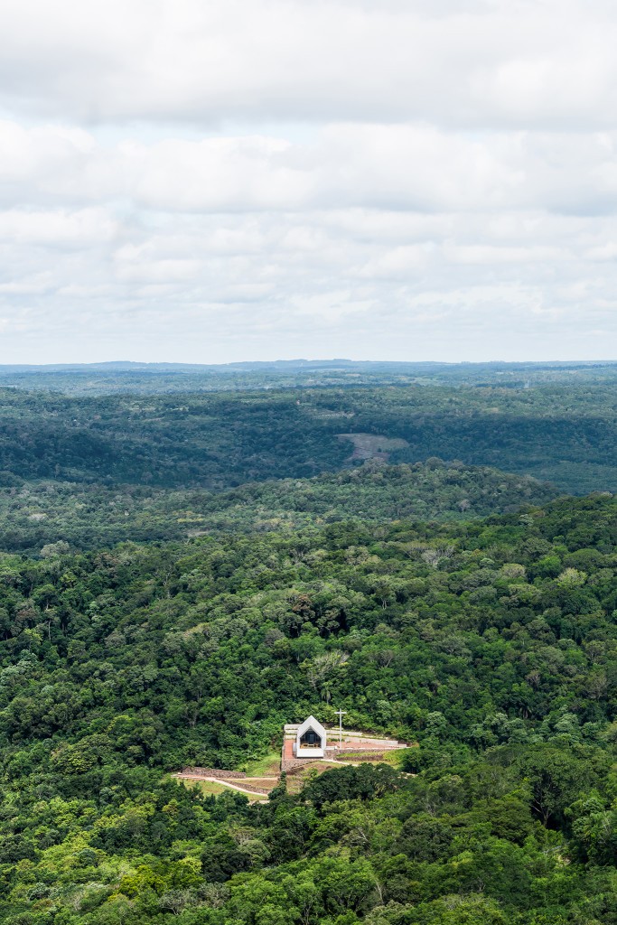 Vista della cappella nell’ambiente silvestre del territorio delle Misiones. (Foto di Ramiro Sosa)