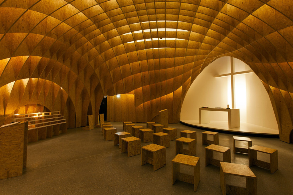 A dome, all in wood. And a beautifully organized system of light, both natural and electric.