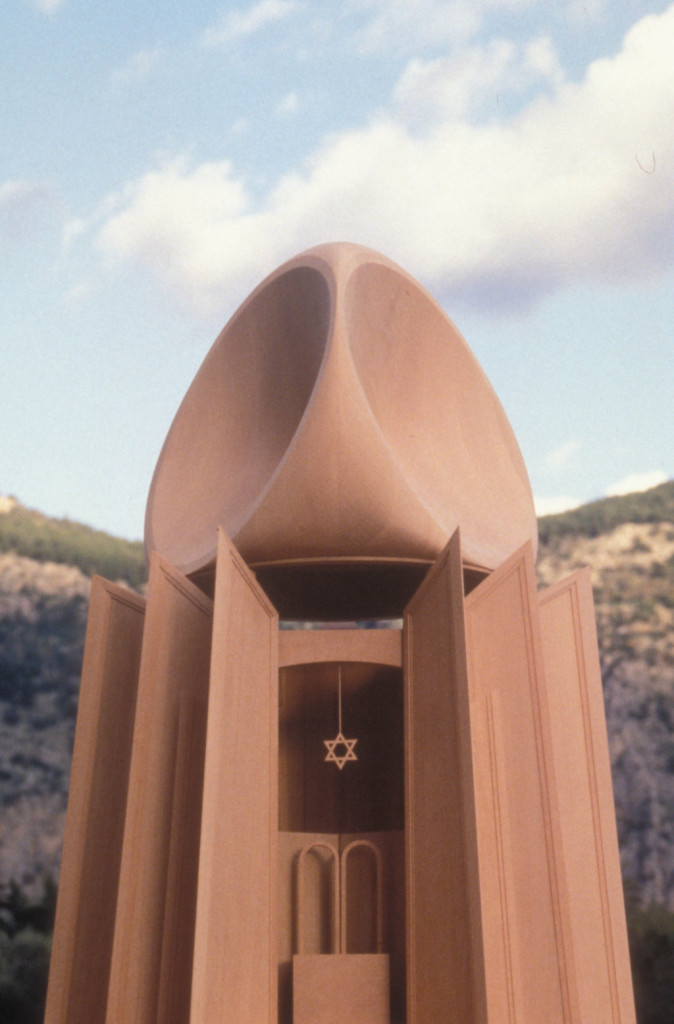 Il lato ebraico, con la stella di David.