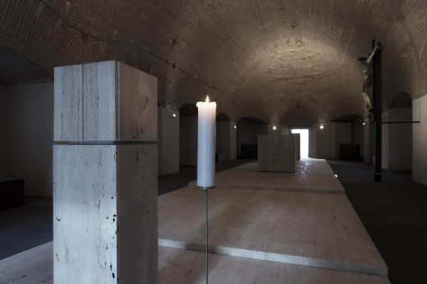 La custodia eucaristica e la prospettiva dei tre luoghi lirutgici. (foto Stéphane Giraudeau)
