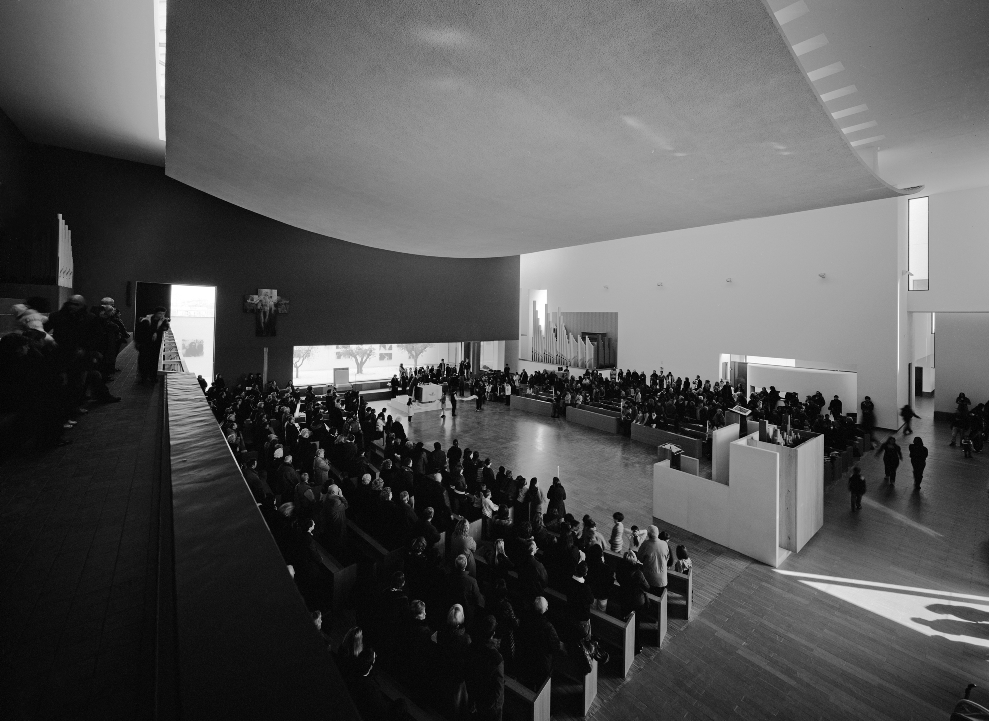 Sistemazione liturgica a Communio Raum (foto courtesy Mauro Galantino)