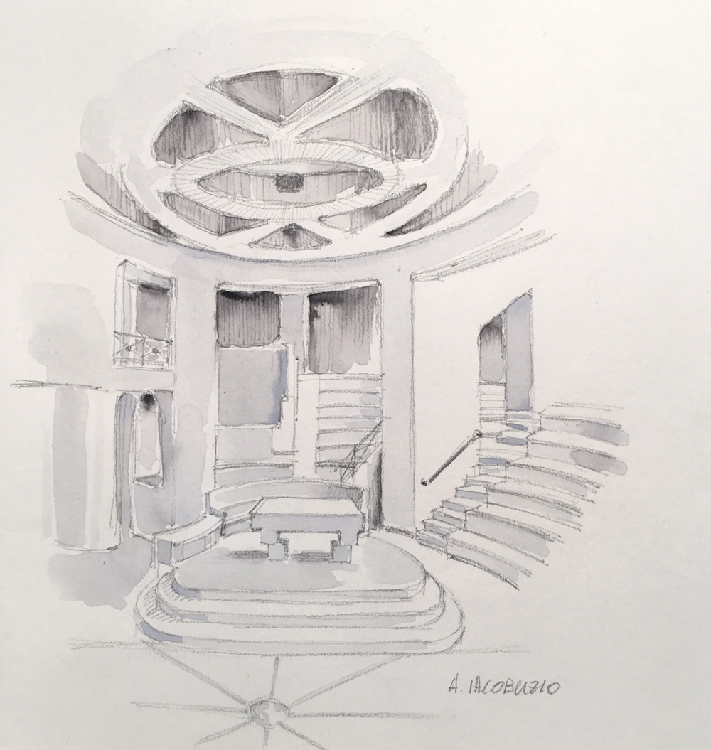 La vista interna rivela i limiti del progetto: in quanto memoriale l'aspetto liturgico passa in secondo piano e lo spazio per il culto diviene cavea teatrale.