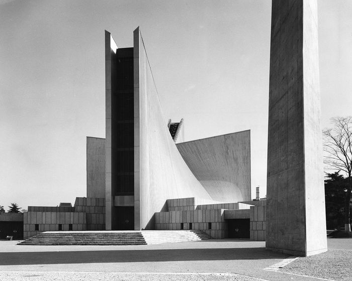 tange-s-cathedral-traditional-plan-oversailed-by-roof-of-hyperbolic-paraboloids