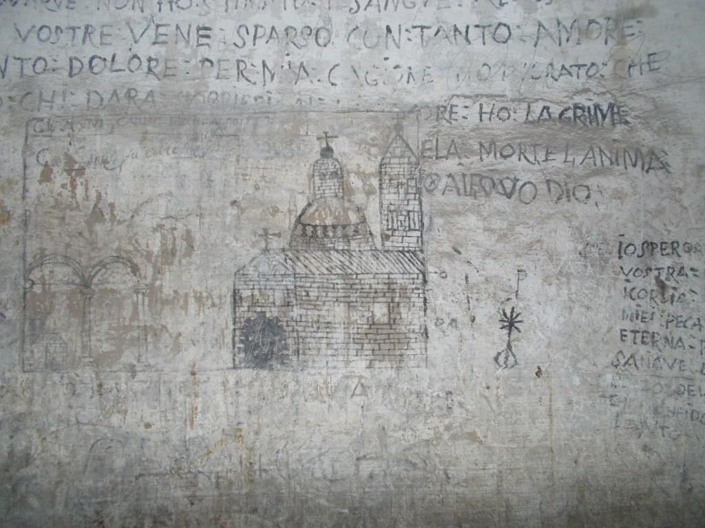 Vescovado, le "prigioni" graffiti murari restaurati.