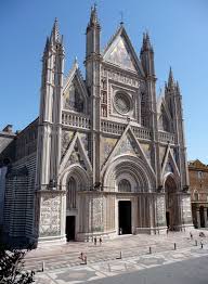 Duomo di Orvieto, le tre porte della facciata principale.