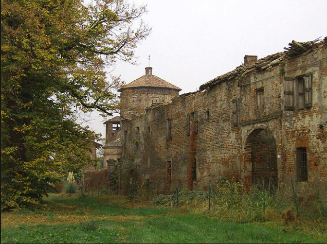 Castelletto di Rossate, dalle caratteristiche architettoniche simili a quelle della vicina chiesa di San Biagio.