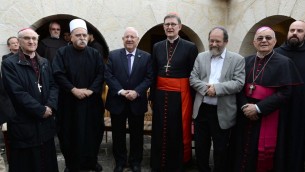 Muwaffak Tarīf (secondo da sinistra), il President Reuven Rivlin (terzo da sinistra), l'Archivescovo di Colonia, card. Rainer Woelki (quarto da sinistra), rav Alon Goshen-Gottstein (quinto) alla riapertura della chiesa il 12 febbraio 2017