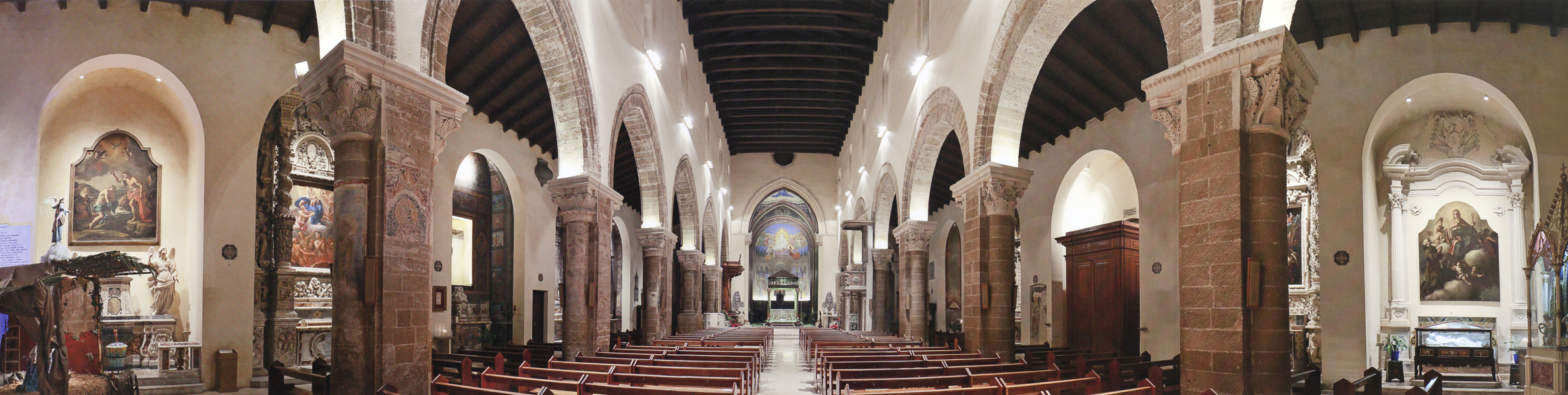 Panoramica interna, cattedrale di Nardò. Foto Aristide Mazzarella