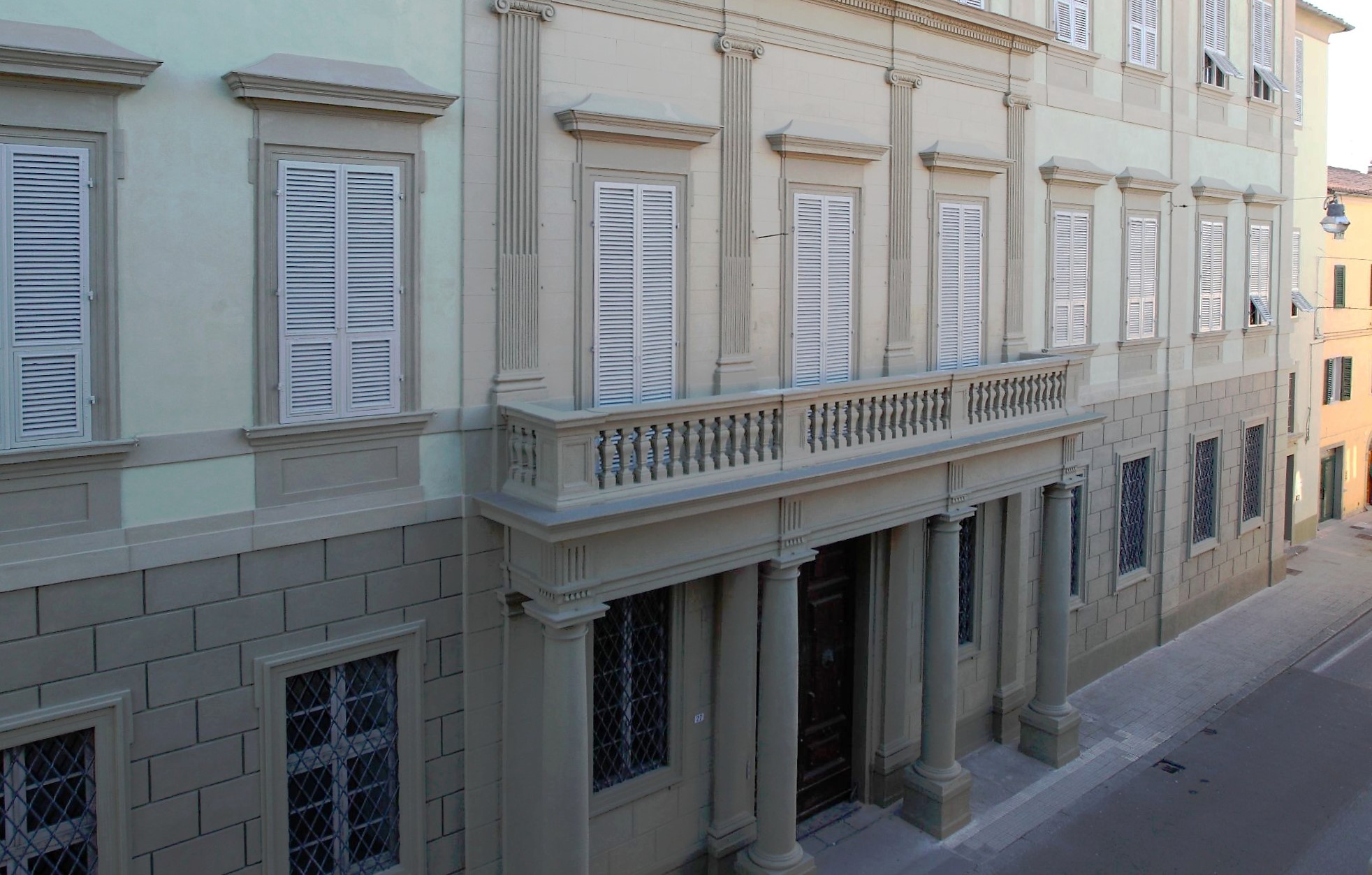 IL PALAZZO VESCOVILE DI PISTOIA RESTAURATO Jerusalem