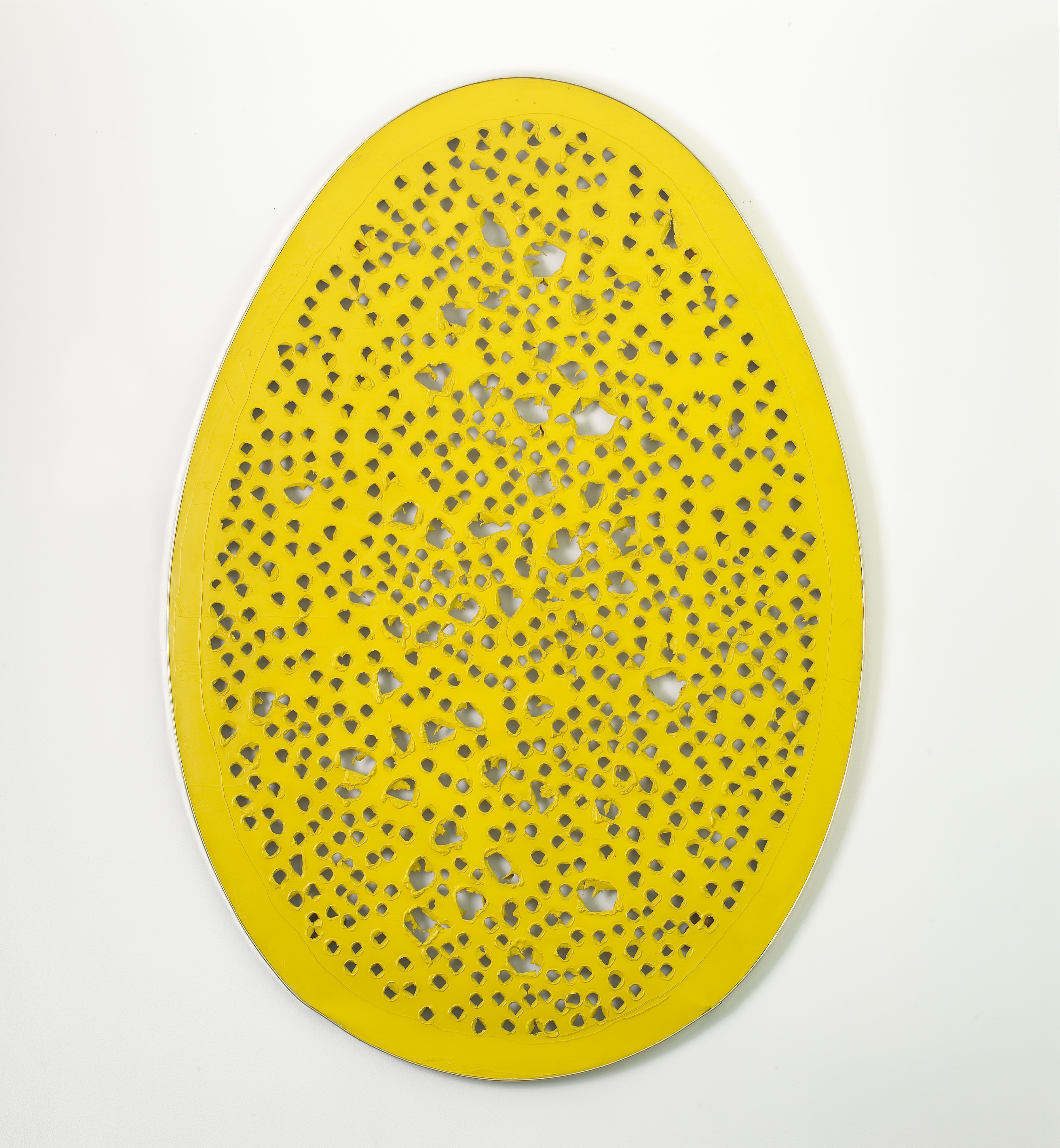 CONCETTO SPAZIALE. LA FINE DI DIO 1964, olio, squarci, buchi e graffiti su tela, 178 x 123 cm Copyright : Fondazione Lucio Fontana, Milano